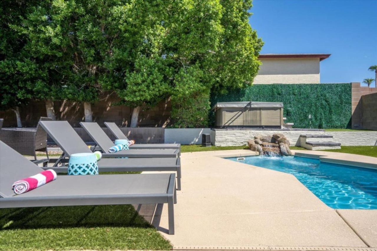 Heated Pool, Spa,arcade Games,pool Table,ping-pong Holiday home *